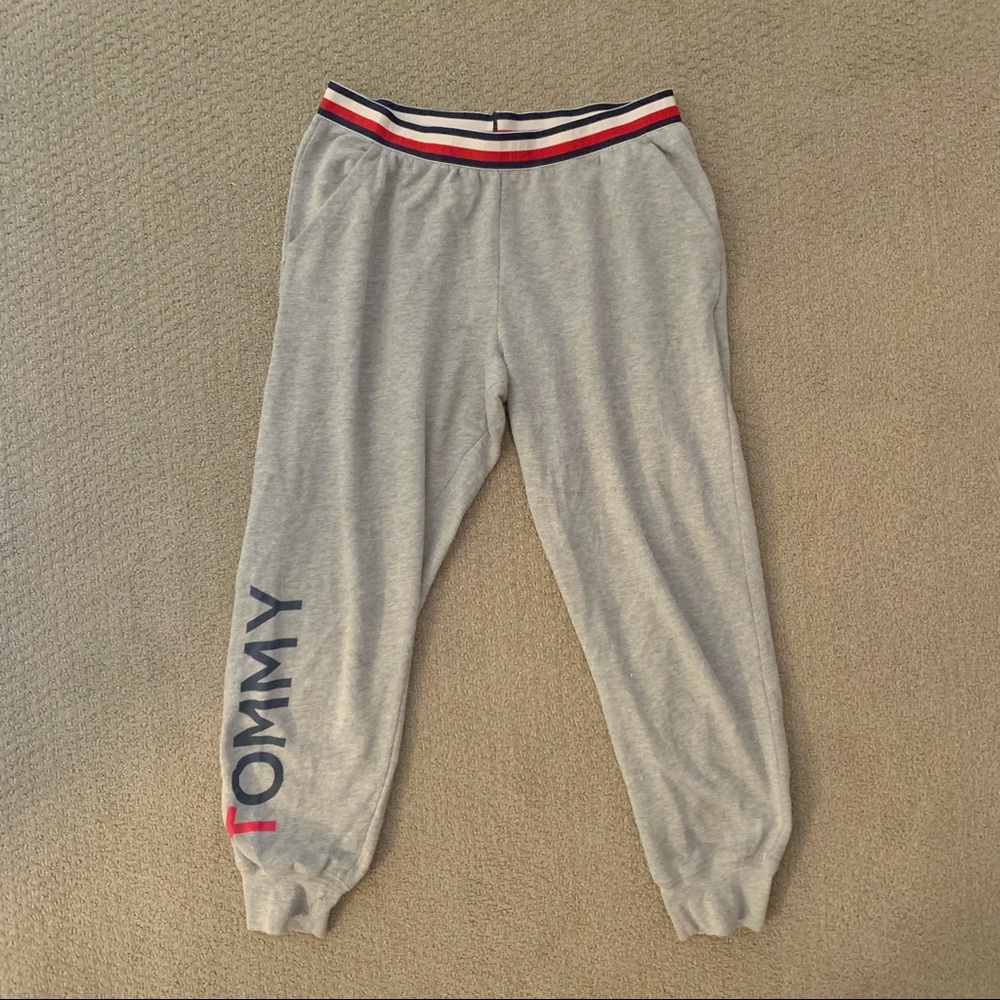 Tommy Hilfiger Mid Rise Joggers Elastic Waist Sweatpants With Logo and Pockets